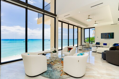 Oasis 7-stunning private beachfront villa with rooftop pool-by Cayman Villas!