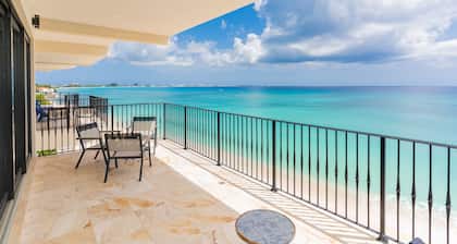 Oasis 7-stunning private beachfront villa with rooftop pool-by Cayman Villas!