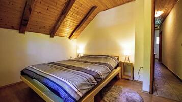 4 slaapkamers, een strijkplank/strijkijzer, gratis wifi, beddengoed