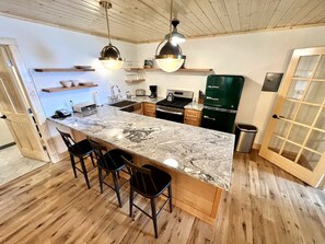 Habitación cuádruple | Wifi gratis y ropa de cama