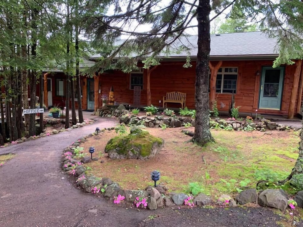 Thomsonite Inn image
