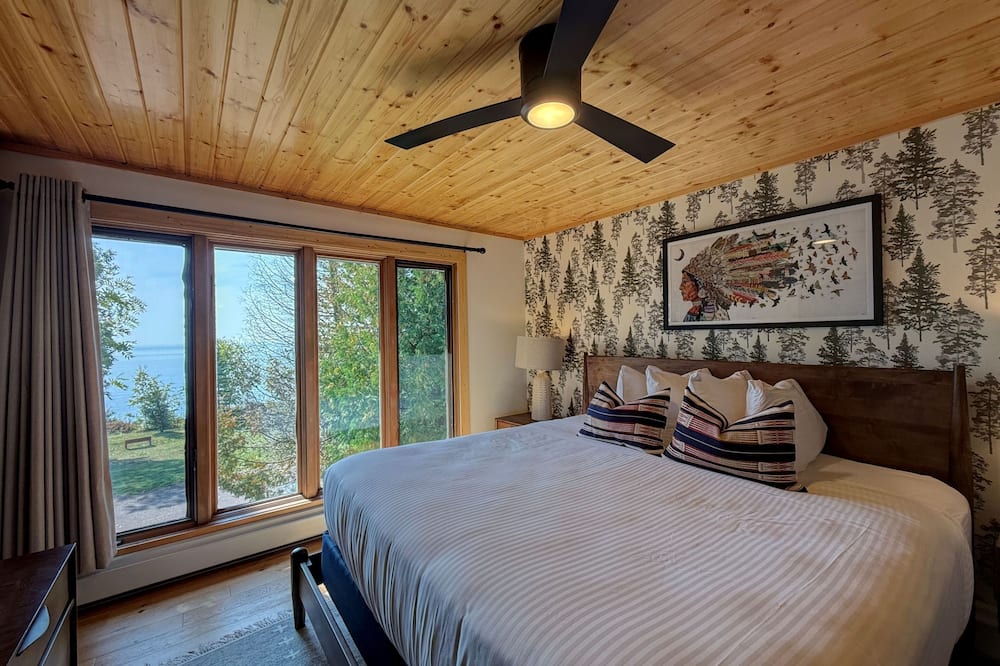 Thomsonite Beach Inn