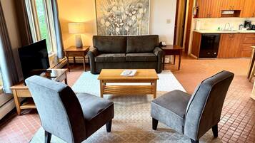 Suite | Free WiFi, bed sheets