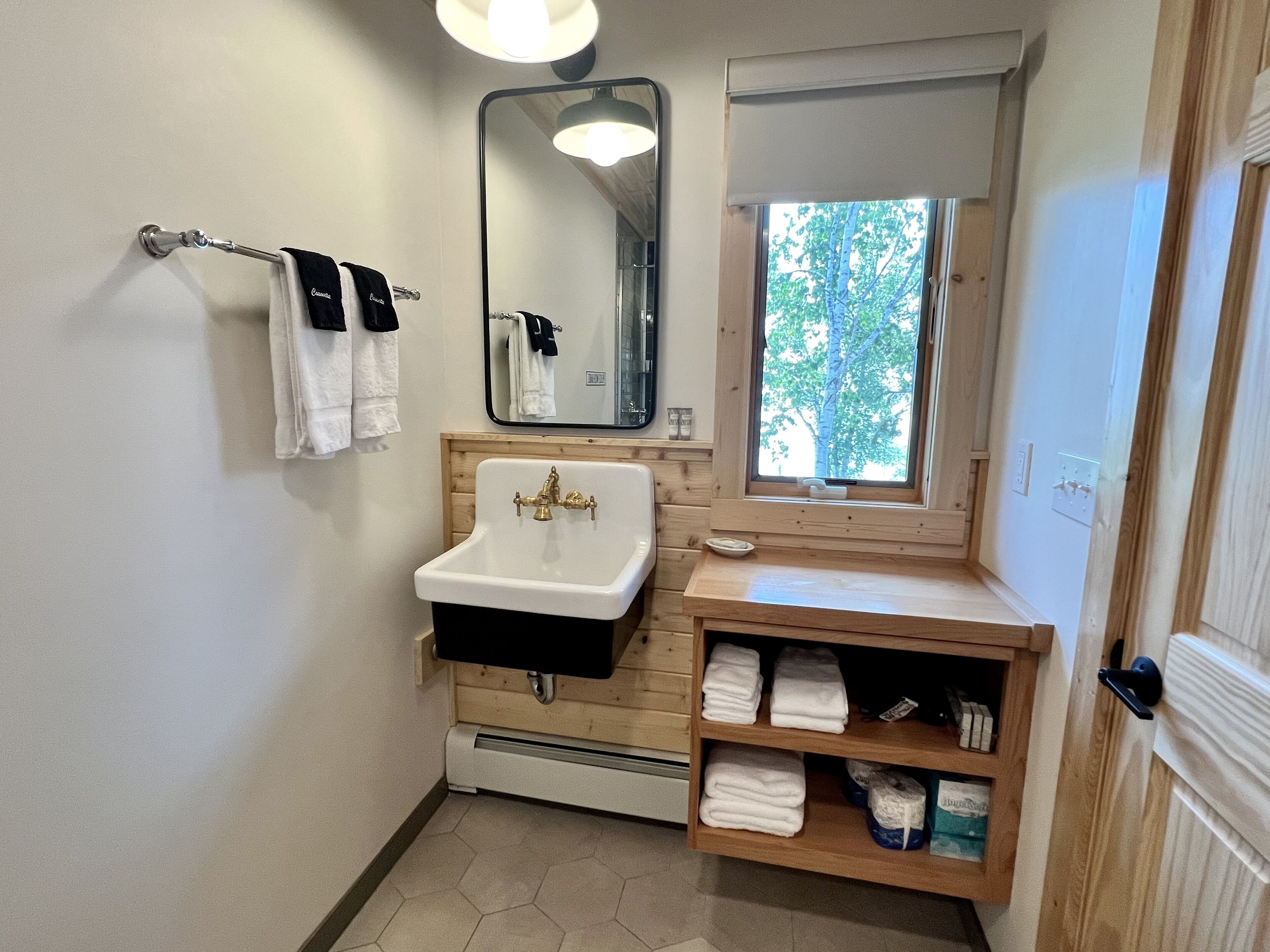 Double Room | Bathroom | Free toiletries, towels, soap, shampoo