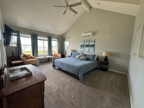 3 bedrooms, in-room safe, desk, iron/ironing board