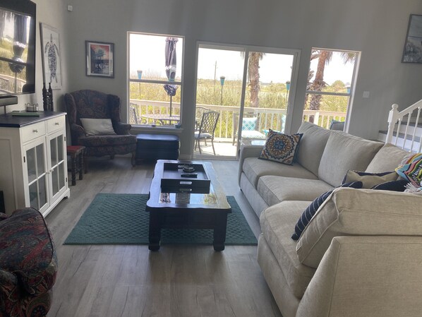 Smart TV, stereo, computer monitors