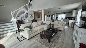 Smart TV, stereo, computer monitors