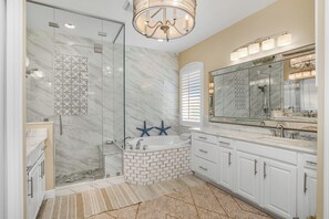 Bathtub, towels