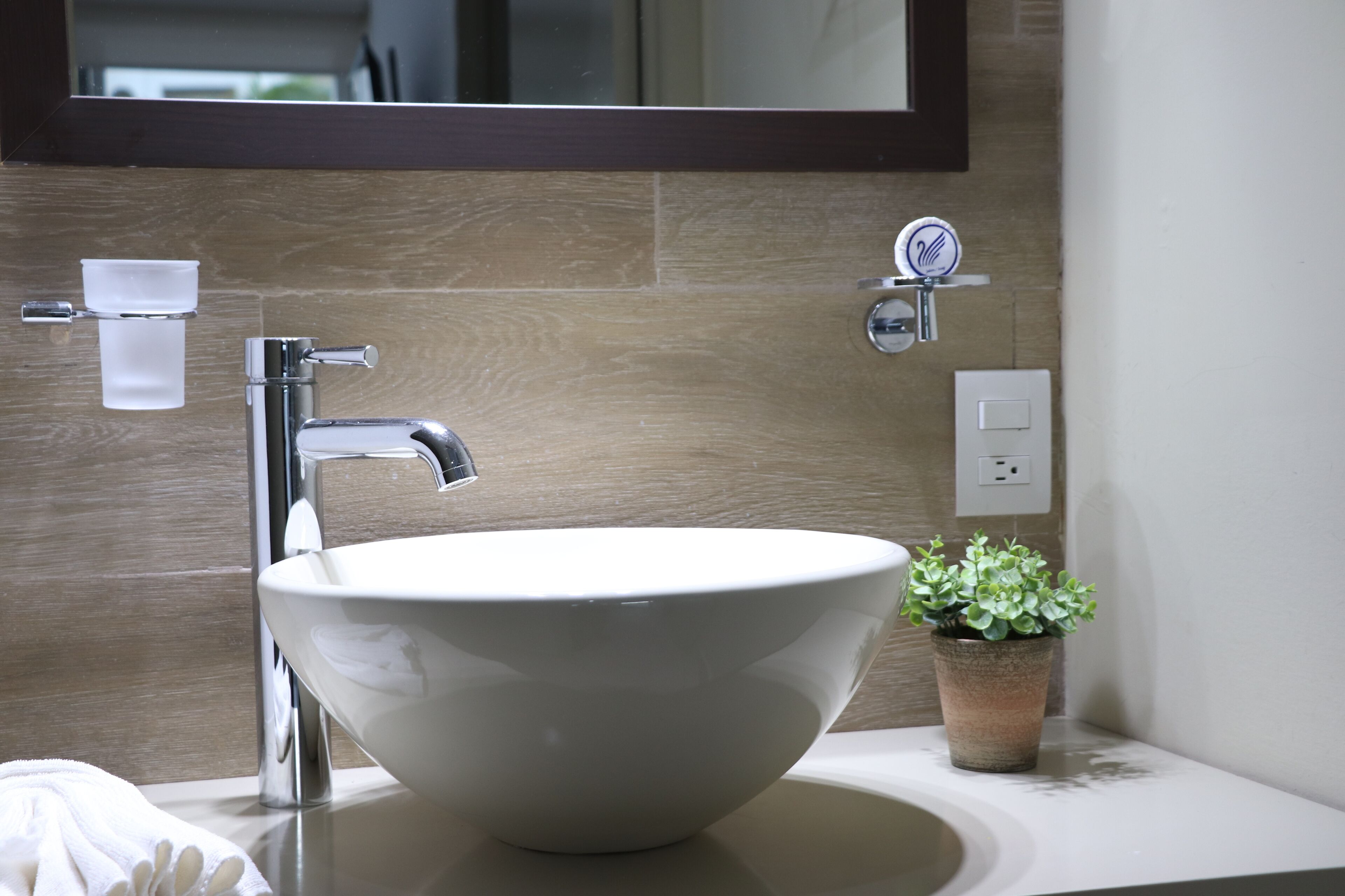 deluxe suite | 1 bedroom, in-room safe, desk, laptop workspace