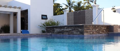 Smart TV de 42 pulgadas con canales vía satélite