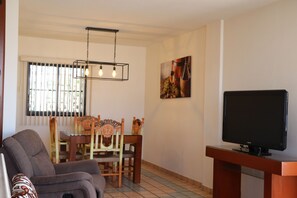 Classic Bungalow | In-room safe, desk, laptop workspace, free WiFi - Mar Sol (Mazatlán)