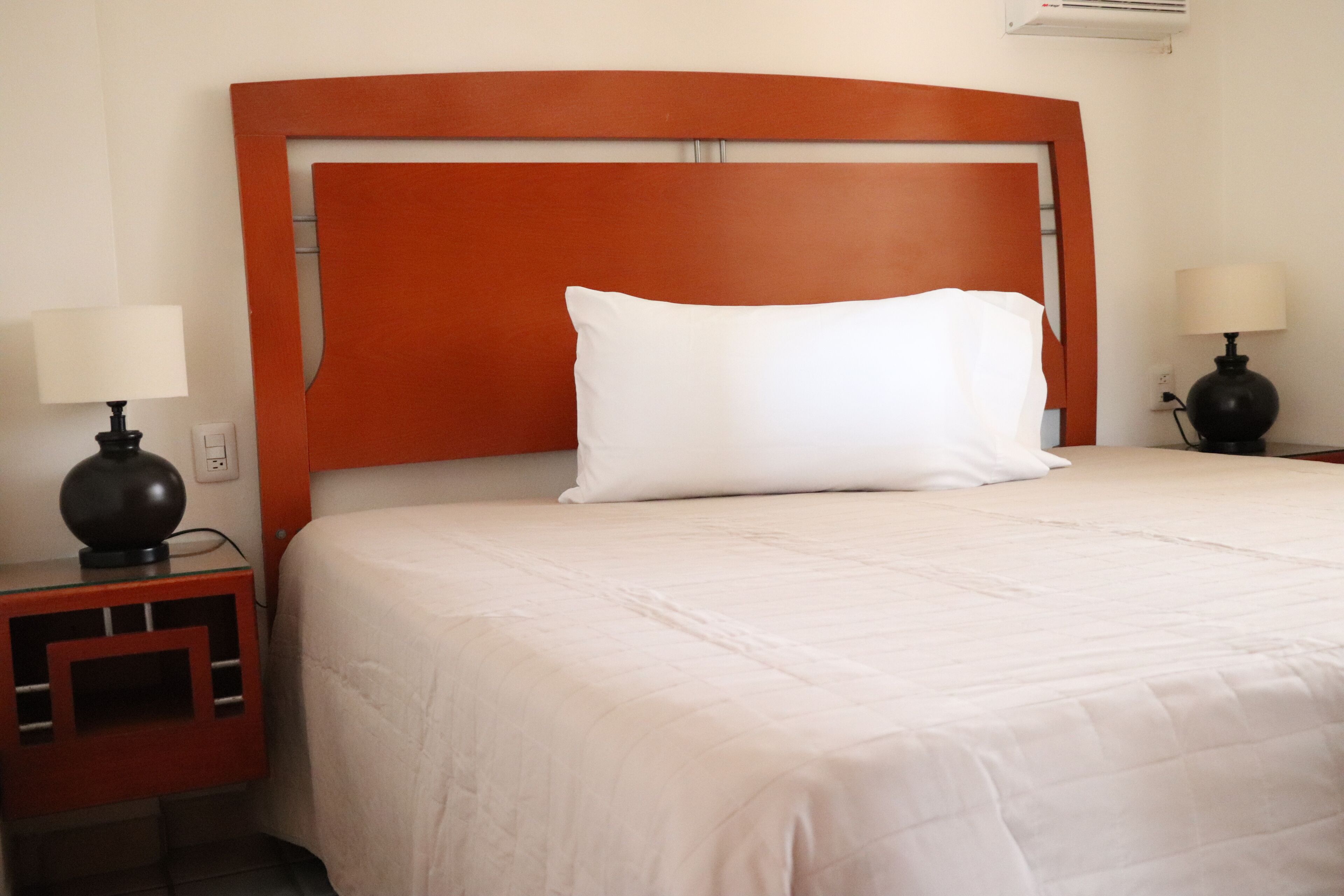 classic bungalow | 1 bedroom, in-room safe, desk, laptop workspace