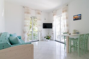 TV - Aquamarine Relaxing Capri Suites JSuite Smeralda (CAPRI)