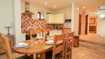 Cottage | Dapur pribadi | Lemari es, mesin pencuci piring, ketel listrik, dan pemanggang roti