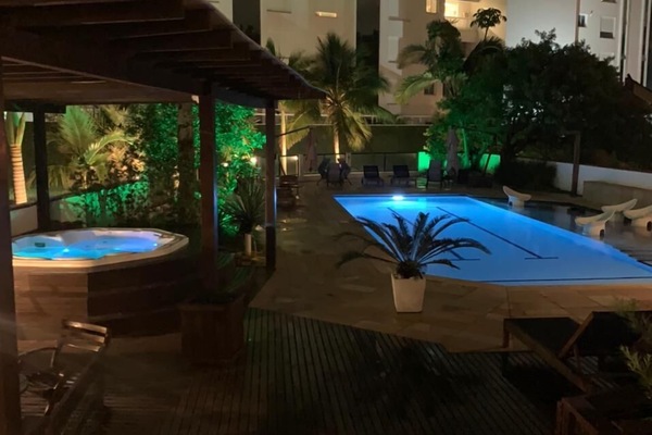 Bañera de hidromasaje exterior