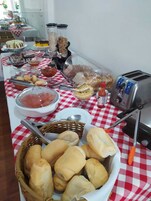 Desayuno continental incluido todos los días 