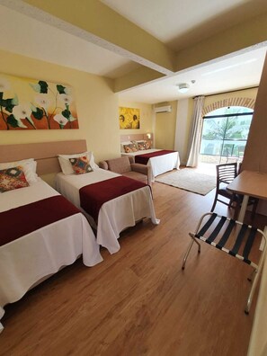 Minibar, in-room safe, individually decorated, blackout curtains - Hotel João de Barro (Itajai)