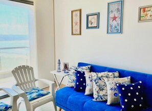 Basic Apartment | Living room