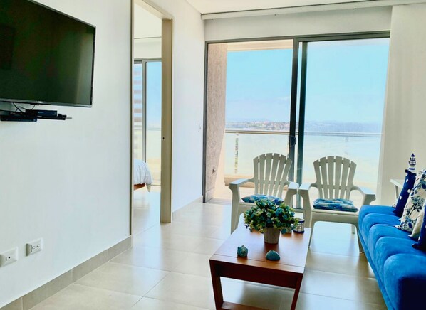 Basic Apartment | Living room | 32-inch flat-screen TV with cable channels, TV - Apartamento Vacacional Puerto Colombia (Puerto Colombia)