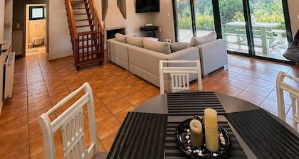 COUNTRY HOUSE