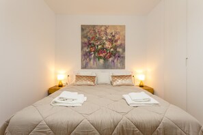 2 slaapkamers, een strijkplank/strijkijzer, gratis wifi, beddengoed