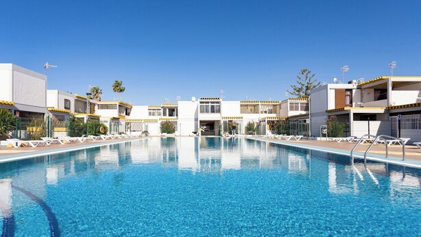 A swimming pool with lounge chairs and a clear blue sky. - Home2Book Modern Studio & Pool Costa del Silencio (Arona)