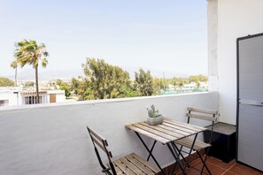 Outdoor dining - Home2Book Modern Studio & Pool Costa del Silencio (Arona)