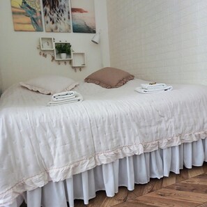 1 bedroom, in-room safe, desk, iron/ironing board