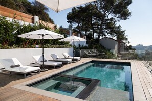 Piscina all'aperto, una piscina riscaldata