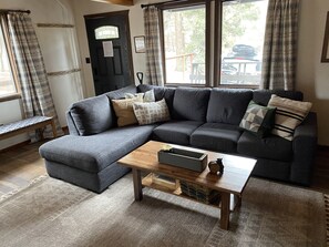 Living area - Forest View Cabin w/ Jacuzzi, Wood-Burning Fireplace, 2 bed, 2 bath (Sugarloaf)