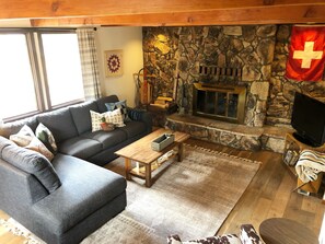 Living area - Forest View Cabin w/ Jacuzzi, Wood-Burning Fireplace, 2 bed, 2 bath (Sugarloaf)