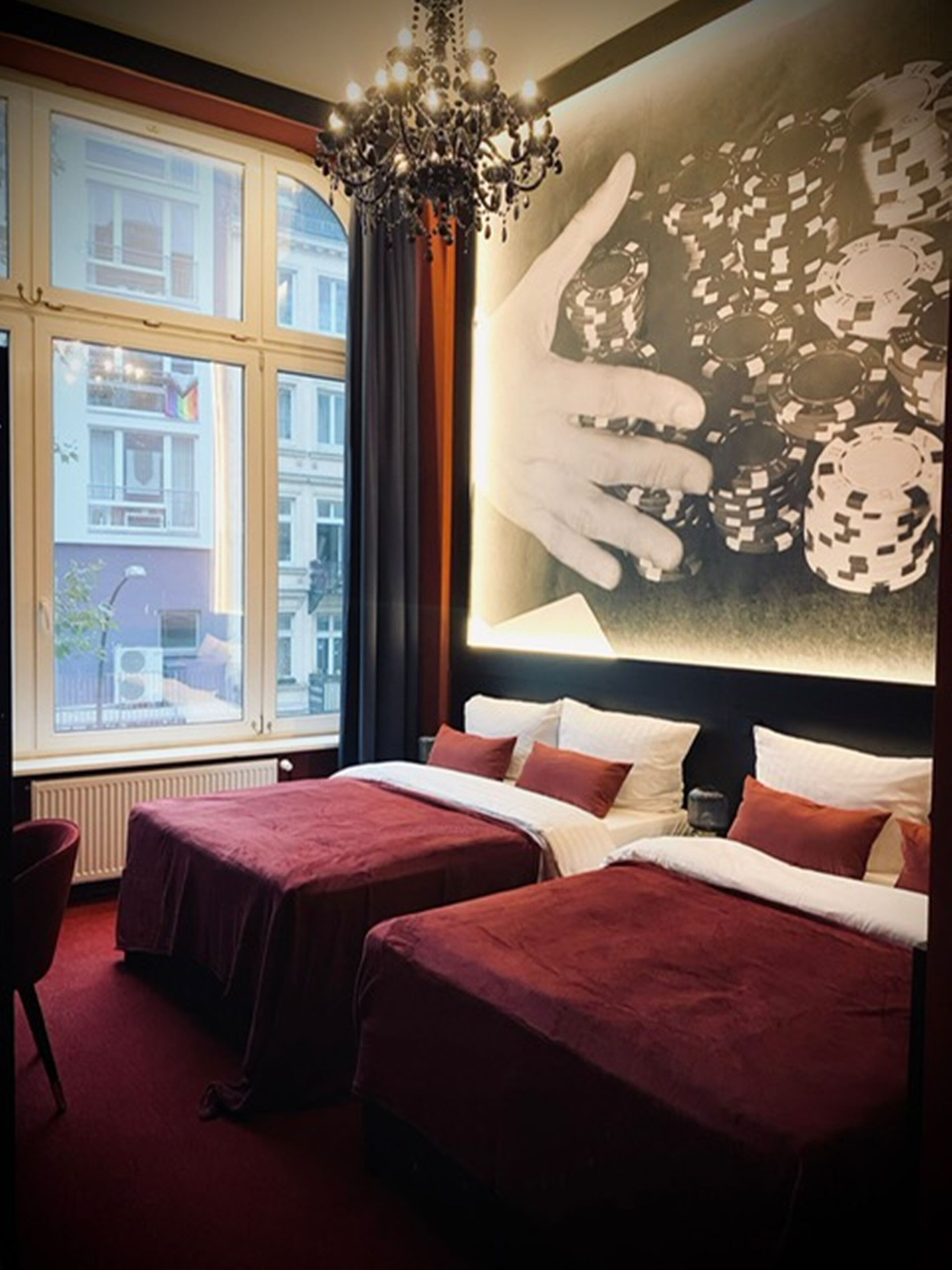 Quarto triplo | Roupas de cama antialérgicas, escrivaninha, quartos à prova de som