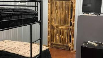 4 bedrooms, free WiFi, bed sheets