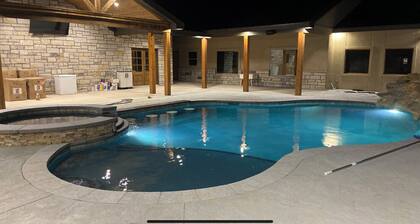 Rustic Texas Ranch Lodge Sleeps 45~Private Lake~Exotic Wildlife~Group Getaways