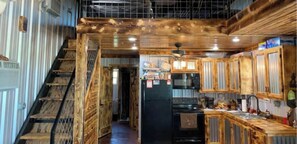 Fridge, microwave, oven, stovetop - High fence game ranch with meal packages available with a up charge   (Burkett)