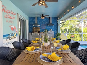 Outdoor dining - Heated Pool, Fun Outdoor Kitchen, Bike to Beach! (Marco Island)