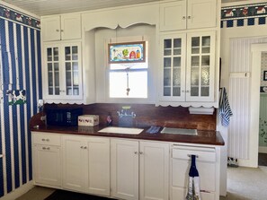 冰箱、微波炉、烤箱、炉灶