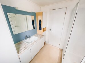 Shower, hair dryer, toilet paper - View of the Fjord and Segla (Fjordgård)