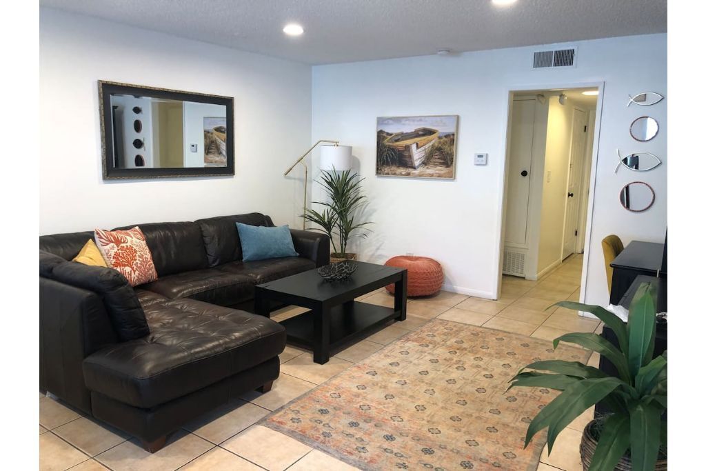 AlgodonMyLove, Apt-A, 2 bdr in 4 Units Building