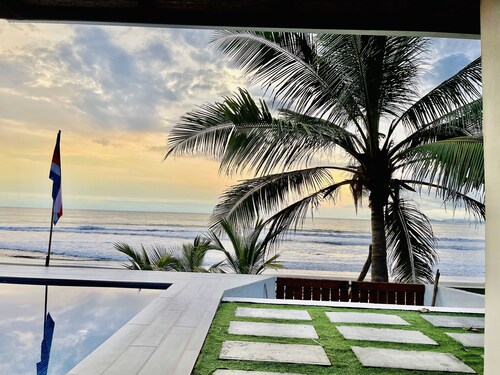 Million dollar view ! On the Beach , Private Tropical Paradise ,Tivives Playa