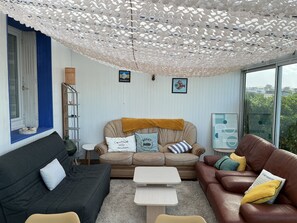 Smart TV, DVD player, foosball, books - Sea view house with garden 100m from the beach (Lampaul-Plouarzel)