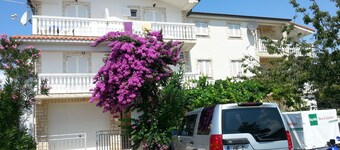 This apartment is located 300m from the sandy beach and playground