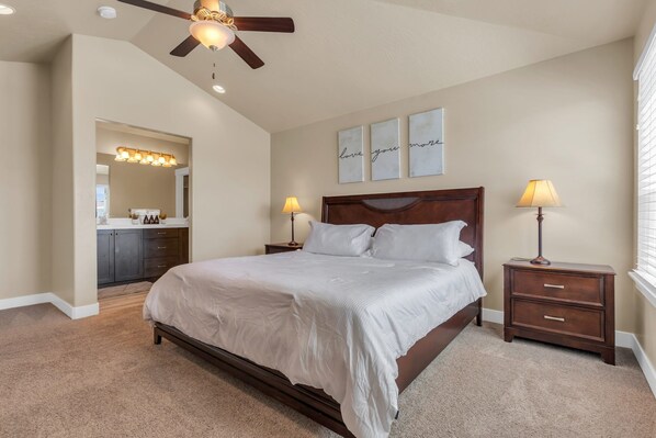 4 bedrooms, in-room safe, desk, iron/ironing board