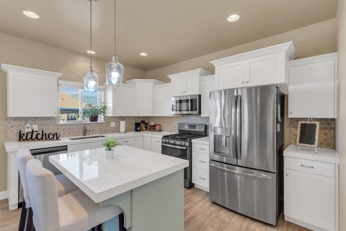 Beautiful 4bed, 3 bath-Vineyard home by UVU,  BYU and Provo Canyon