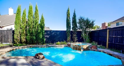 Big 5 Bed/3 Bath LUXE Home Pool Spa  West Plano