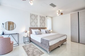 4 chambres, fer et planche à repasser, Wi-Fi gratuit, draps fournis