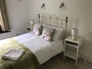 2 bedrooms, iron/ironing board, free WiFi, bed sheets - Amazing Cottage in the heart of Devon (Devon)
