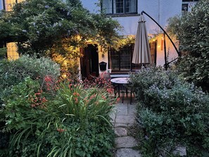 Outdoor dining - Amazing Cottage in the heart of Devon (Devon)