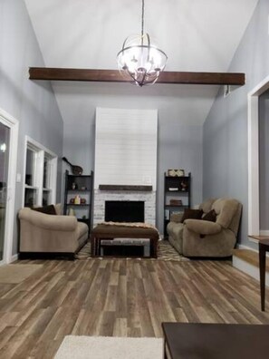 Smart TV, fireplace, Hulu, ping pong