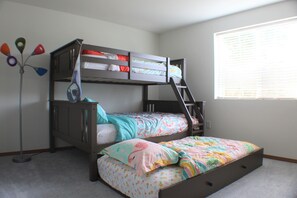 5 bedrooms, free WiFi, bed sheets